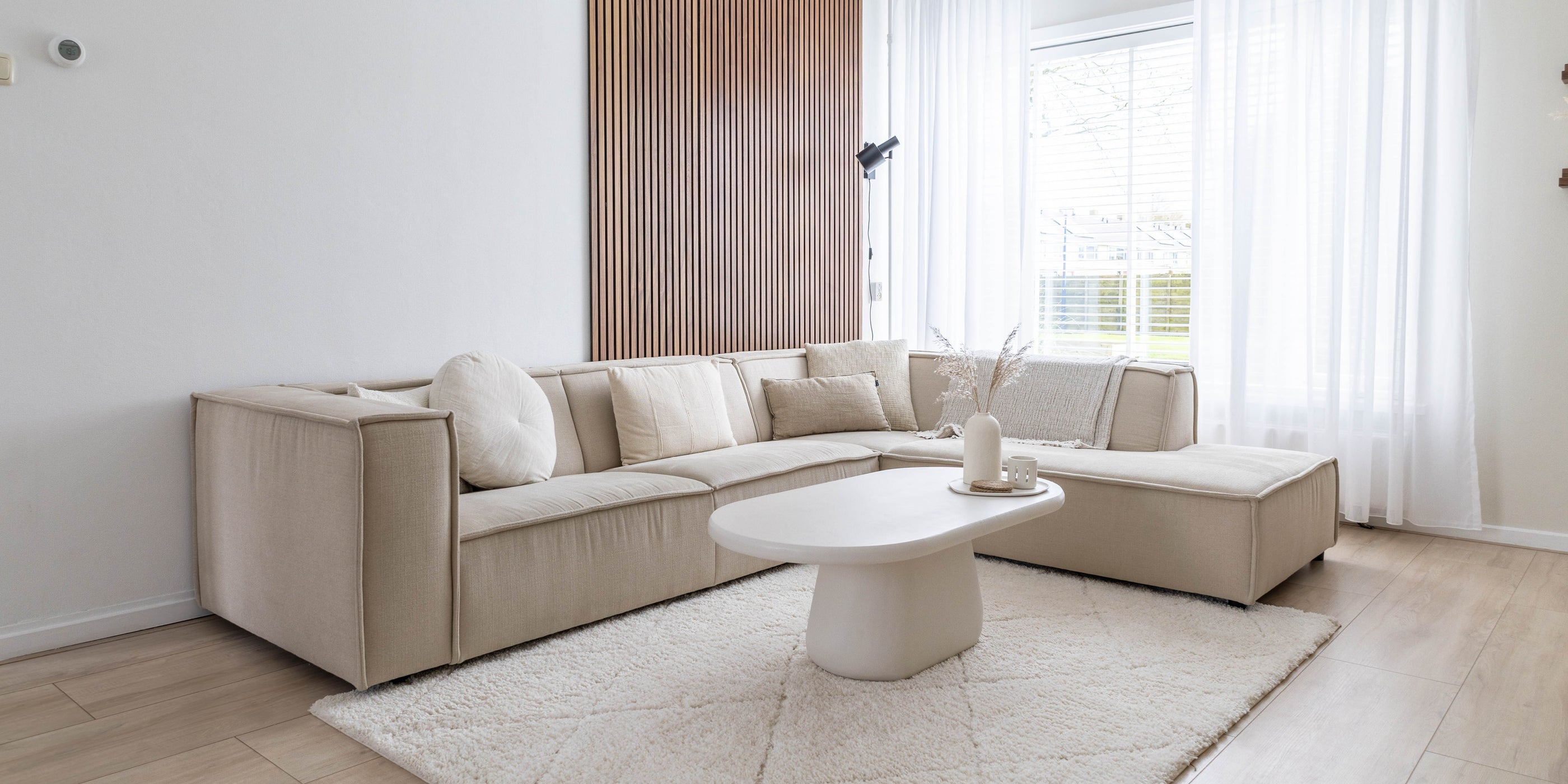 By SIDDE - minimalistisch interieur - bank Sommer By SIDDE - minimalistisch interieur - bank Sommer