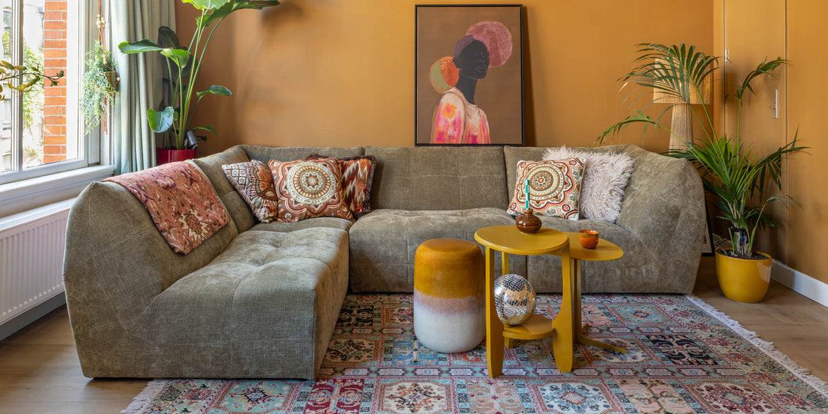 Kleurrijke woonkamer met vintage meubels | Binnenkijken bij Juul Kleurrijke woonkamer met vintage meubels | Binnenkijken bij Juul