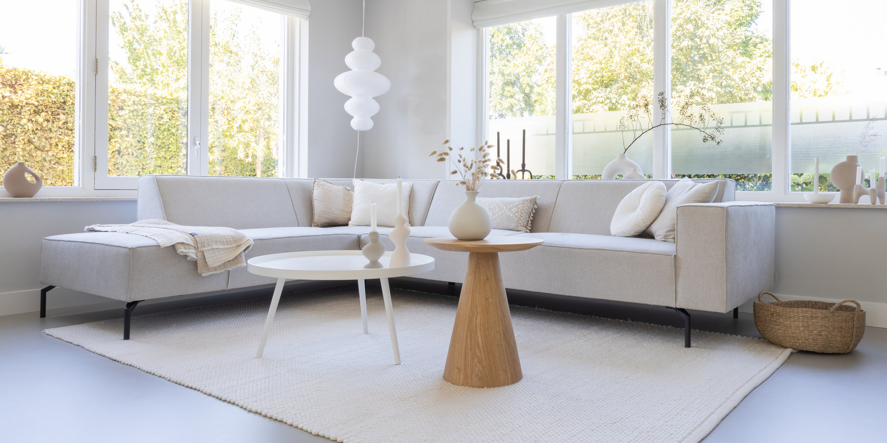 Hoekbank Nord By SIDDE - binnenkijken in een Scandinavisch interieur - minimalistische woonkamer Hoekbank Nord By SIDDE - binnenkijken in een Scandinavisch interieur - minimalistische woonkamer