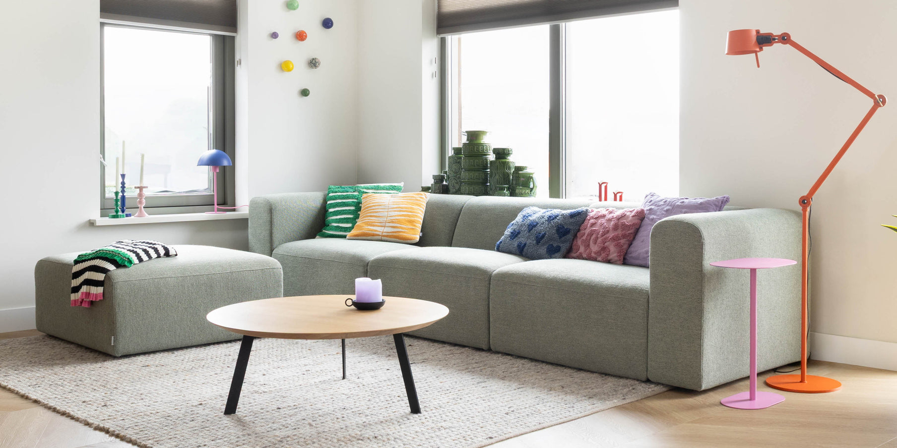 Een nieuwbouwwoning met kleurrijk en vintage interieur