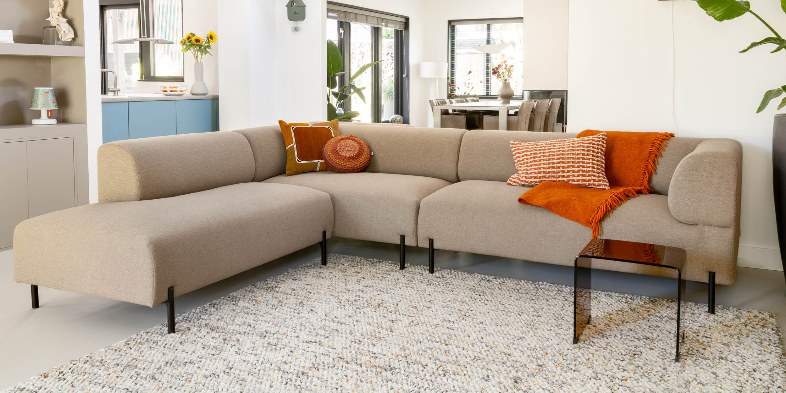 Binnenkijken in een gerenoveerde woning met een warm en modern interieur
